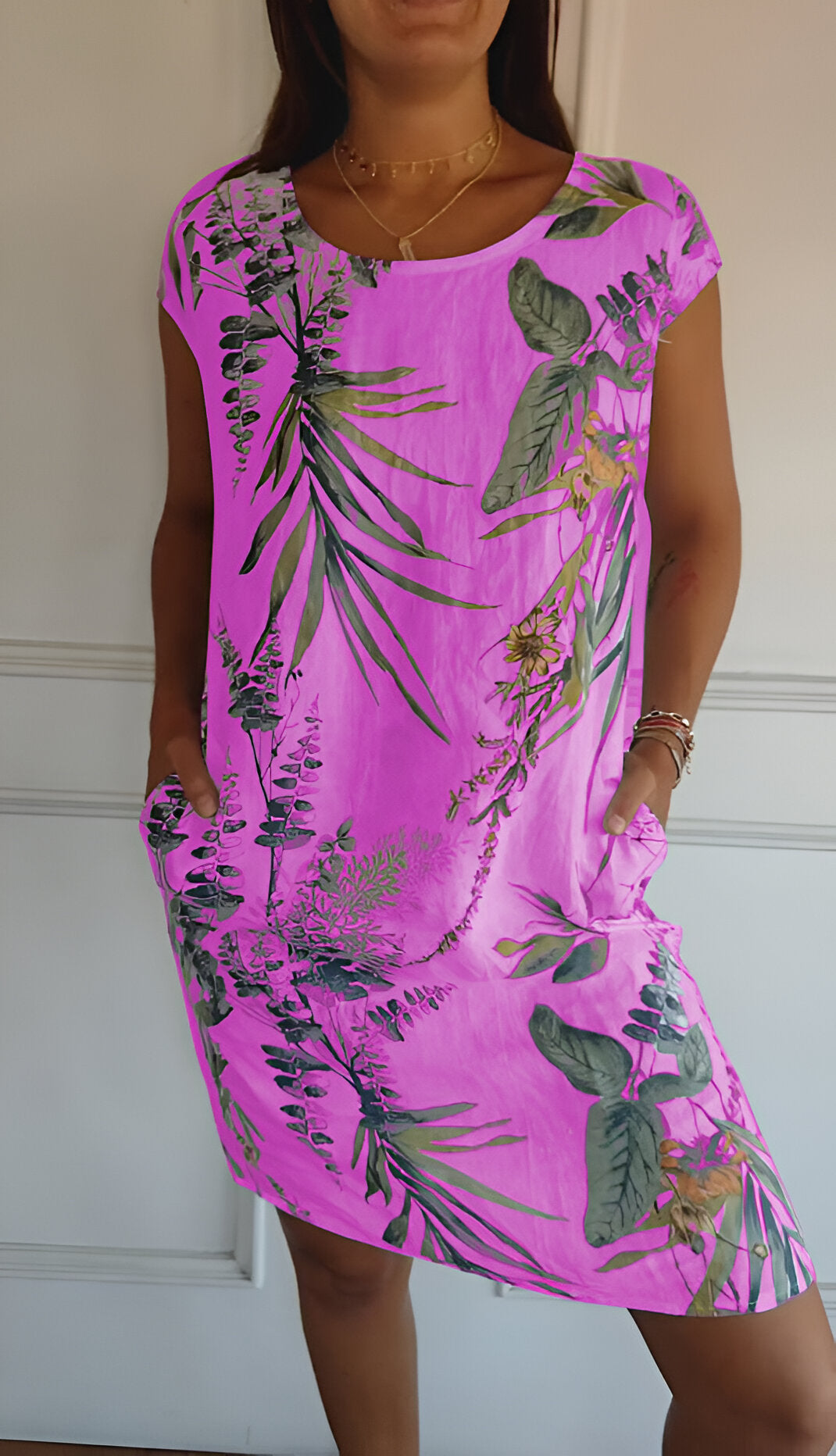 Leichtes, fließendes Damen Sommerkleid in Midilänge, sehr komfortabel und modisch.