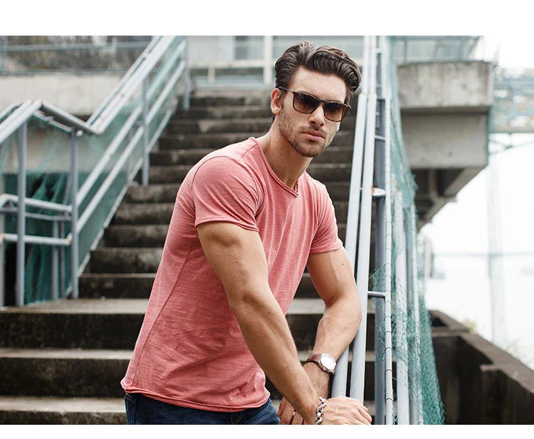 Modernes Herren Kurzarm-T-Shirt, vielseitig für Freizeit und Alltag.