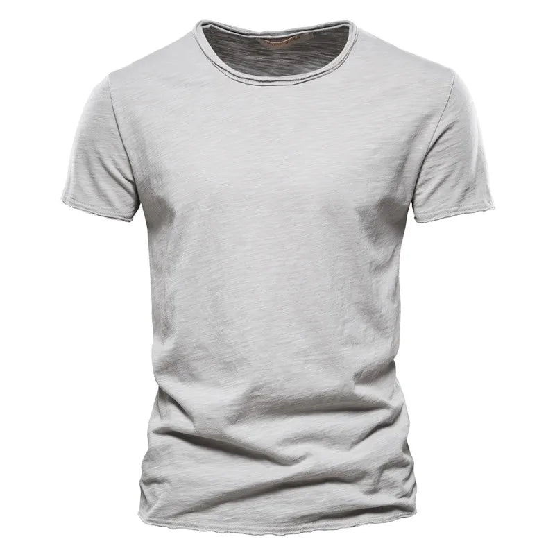 Klassisches Herren Oberteil mit Kurzarm, ideal für einen modernen Look.