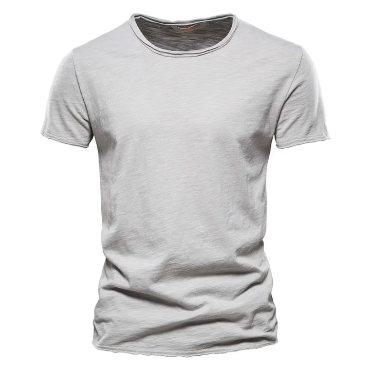 Klassisches Herren Oberteil mit Kurzarm, ideal für einen modernen Look.
