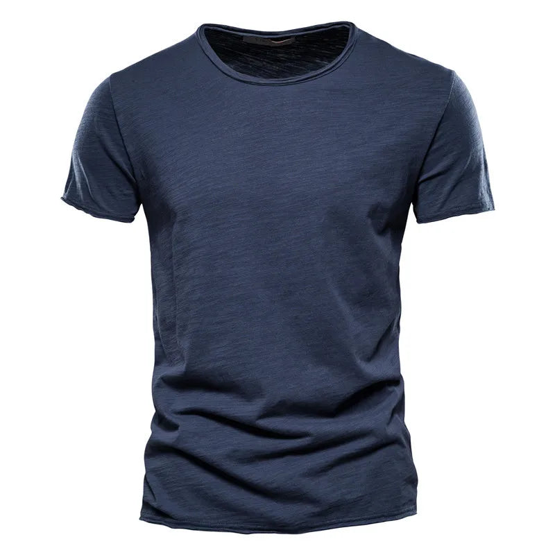 Vielseitiges Männer T-Shirt, perfekt für Sport, Freizeit und Entspannung.