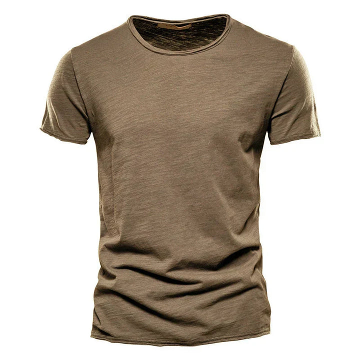 Atmungsaktives Herren Kurzarm-T-Shirt, ideal für warme Tage.