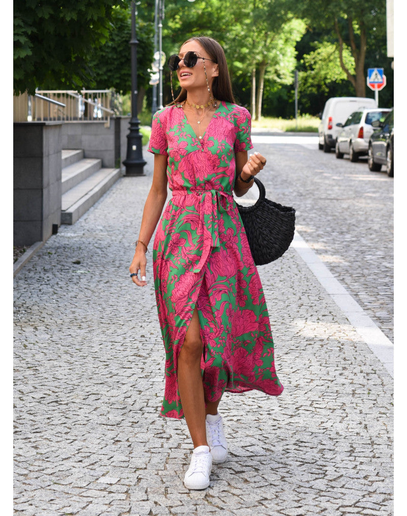 Nahaufnahme des weichen Stoffes vom bequemen Damen-Alltagskleid. Ideal für jeden Tag.