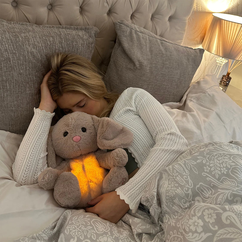Anti-Stress Kuscheltier mit Atemfunktion & Nachtlicht; perfekte Schlafhilfe & Geschenk für Erwachsene & Babys.