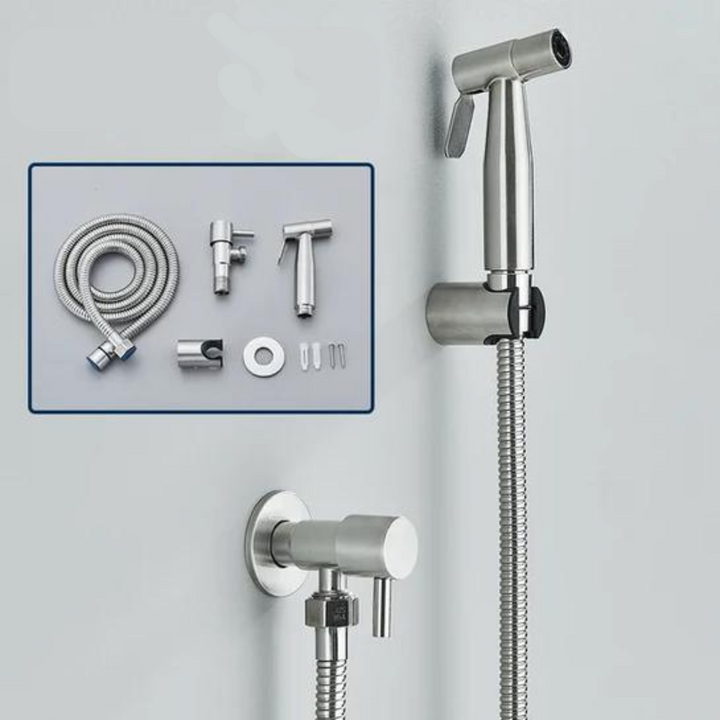 Elegante Edelstahl Bidet Handbrause für eine gründliche und hygienische Reinigung im Badezimmer.