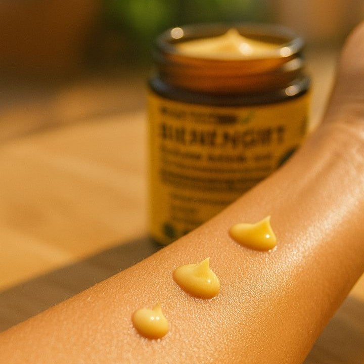 Bienengiftcreme mit Hyaluron & Kollagen. Effektive Anti-Aging Pflege für strahlende & jugendlich aussehende Haut.