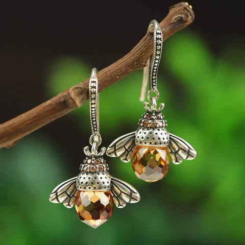 Elegante Damen Tropfenohrringe mit funkelndem Bienenkönigin-Kristall. Perfektes Schmuck-Accessoire für Frauen.