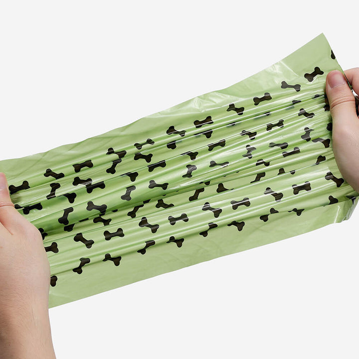 Praktische Rollen biologisch abbaubarer Hundekotbeutel mit Lavendelduft, unverzichtbar für jeden Spaziergang.