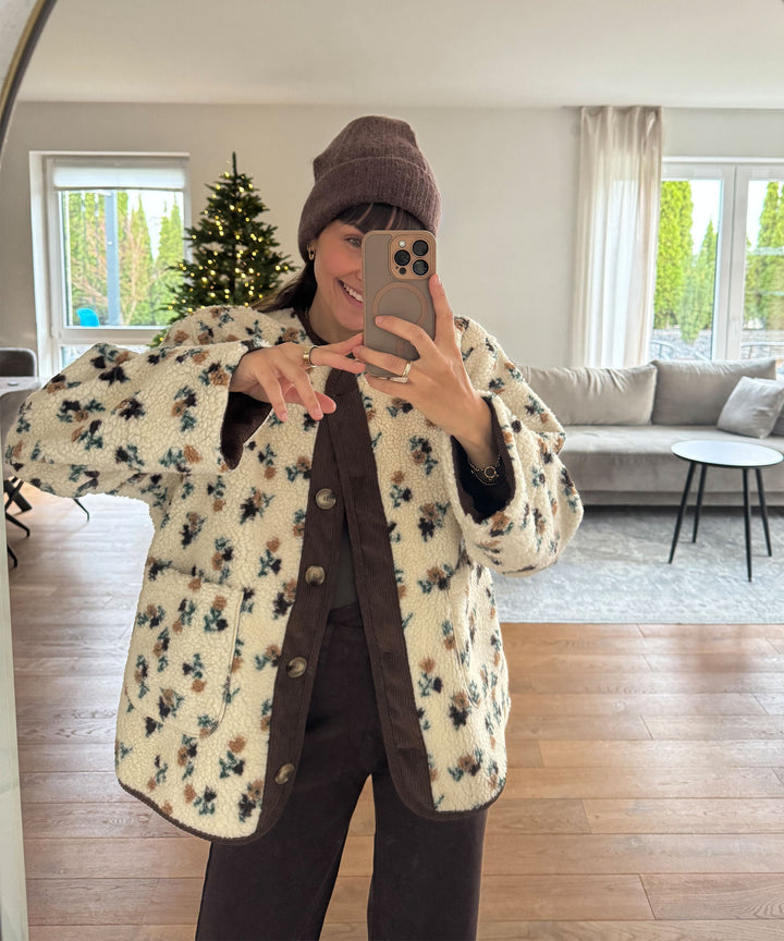 Gemütliche Damenmütze, weiche Strickware, ideal für den Alltag im Herbst/Winter.