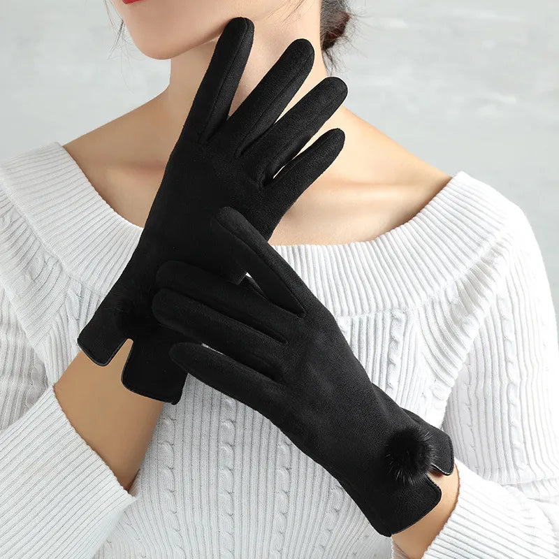 Nahaufnahme der Touchscreen-fähigen Fingerspitzen an den Mella Damen Winterhandschuhen für mobile Nutzung.