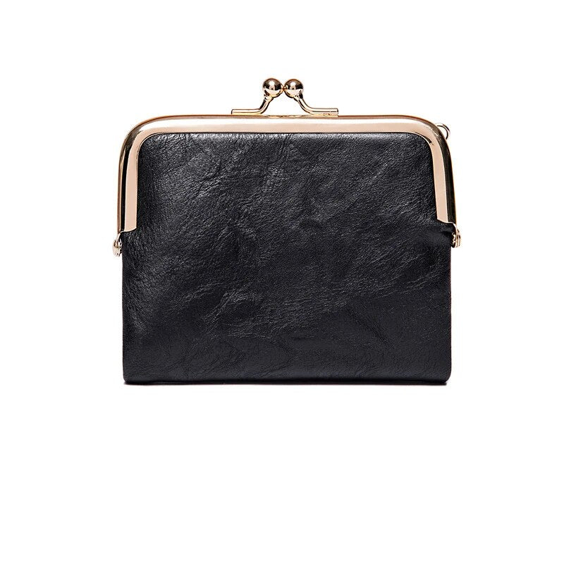 Geöffnete kurze Damen Vintage Brieftasche, Kussverschluss, zeigt Fächer für Karten und Münzen.