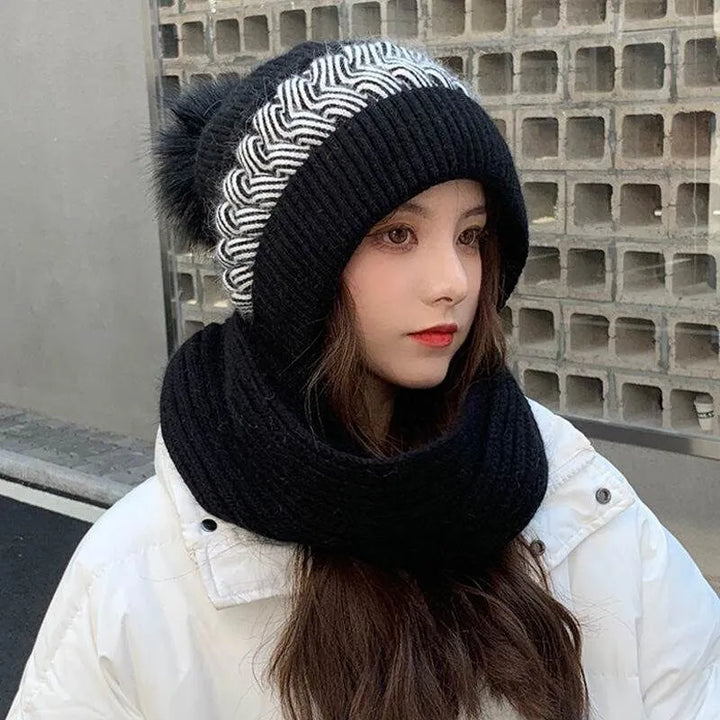 Warmer Damen Beanie & Schal Winterset. Stilvolle Kopfbedeckung und Halstuch, eine perfekte Geschenkidee.