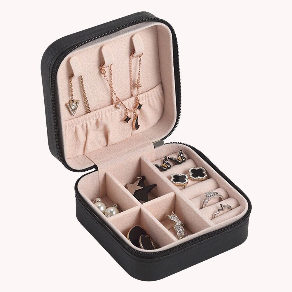 Tragbare quadratische Reiseschmuckschatulle aus Leder, perfekter Schmuck-Organizer.
