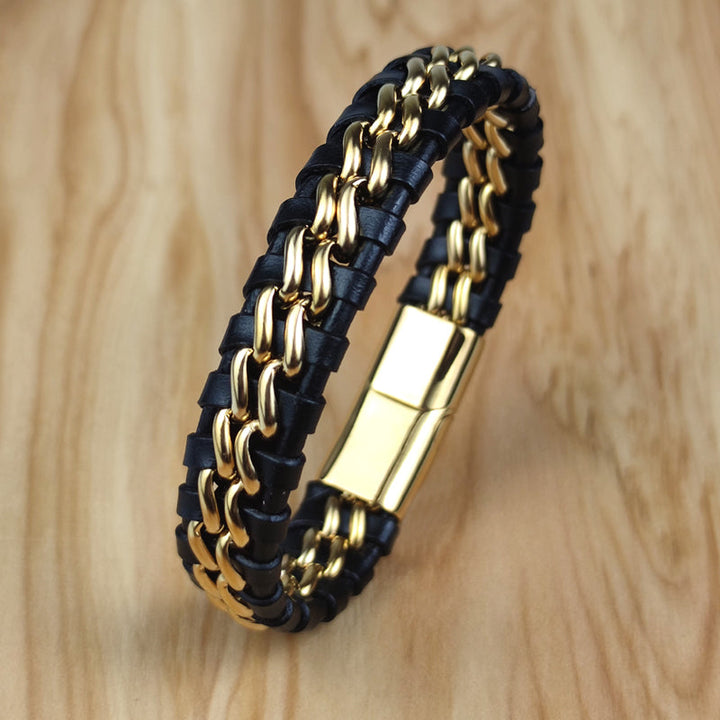 Elegantes Herren-Schmuckarmband aus Echtleder und Titan-Gliederkette. Maskulin und langlebig.