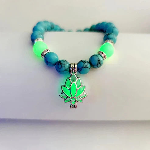Spirituelles Lotus Armband, unisex, leuchtet im Dunkeln, als bedeutungsvolles Geschenk.