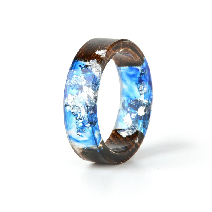 Stilvoller Harzschmuck: Einzigartiger Holzharzring, handgefertigt aus Naturholz & farbigem Harz, Bandring.