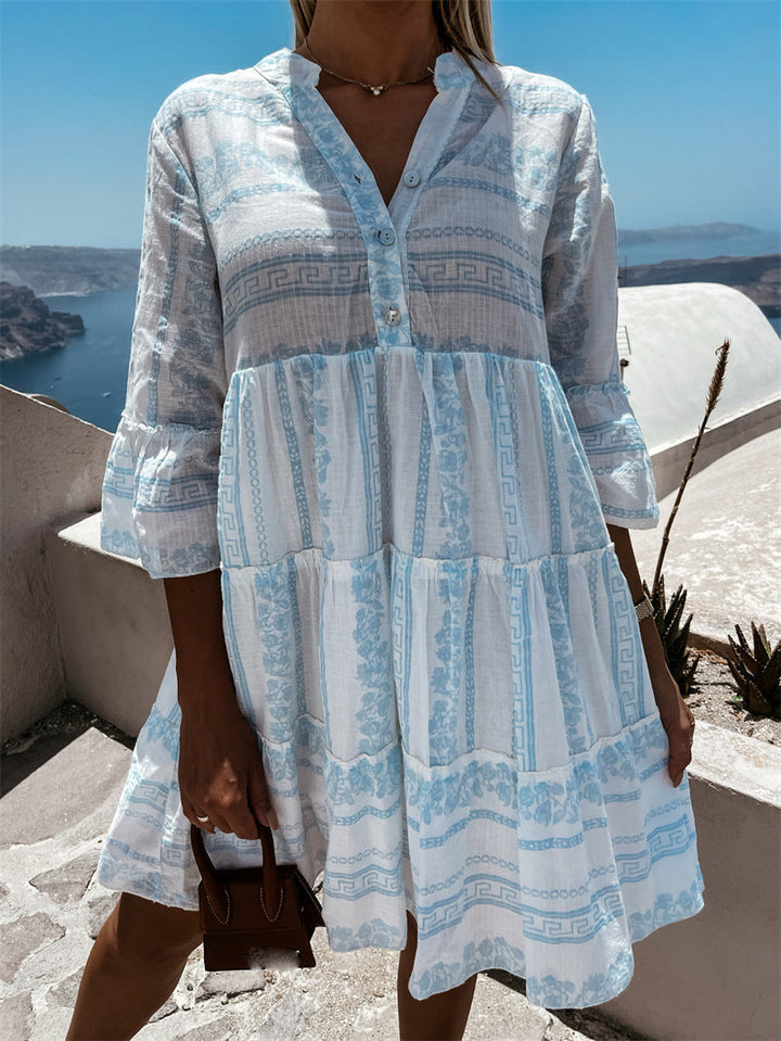 Sommerliches Damen Rüschenkleid mit floralem Muster, perfekt für den Boho-Look.