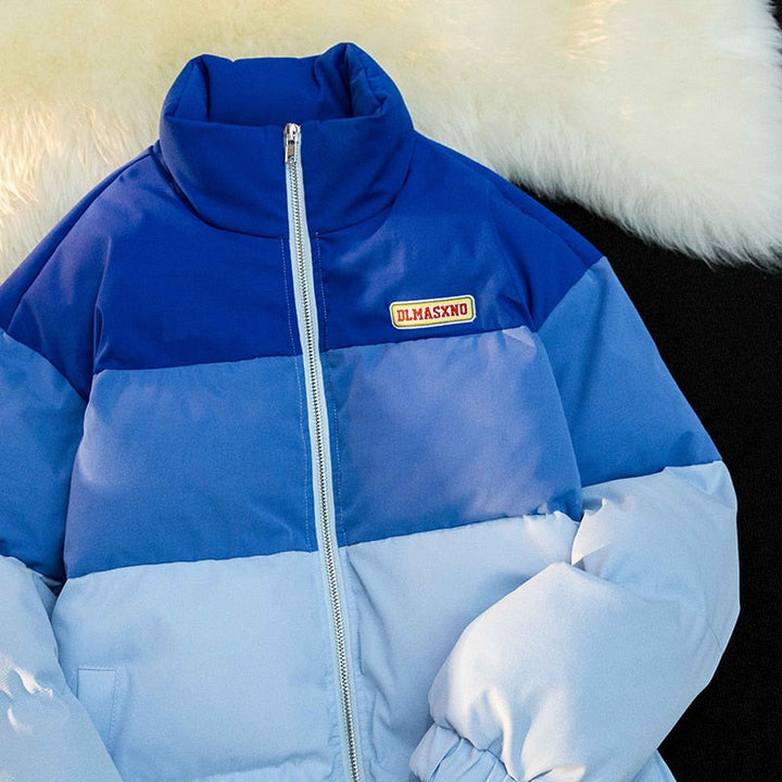 Trendige Damen Winterjacke, warme Pufferjacke mit Colorblock-Design. Oversized für moderne Wintermode.