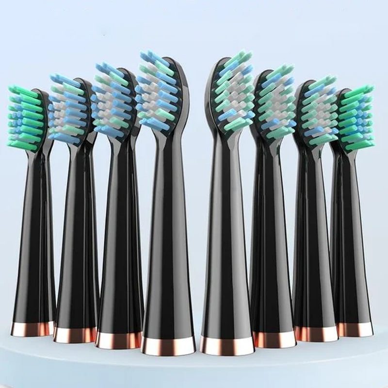 Erwachsener putzt Zähne mit blauer elektrischer Schallzahnbürste, Routine für optimale Mundhygiene.