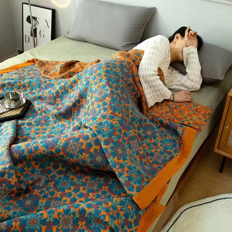 Blaue gemusterte Baumwollbettdecke für gemütliches Schlafzimmer. Modern, atmungsaktiv, sechs Lagen.
