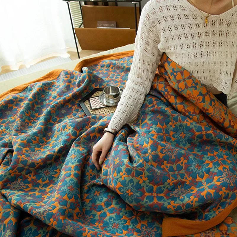 Vielseitige blaue Baumwollbettdecke, gemustert, als Quilt oder Decke nutzbar. Atmungsaktiv.