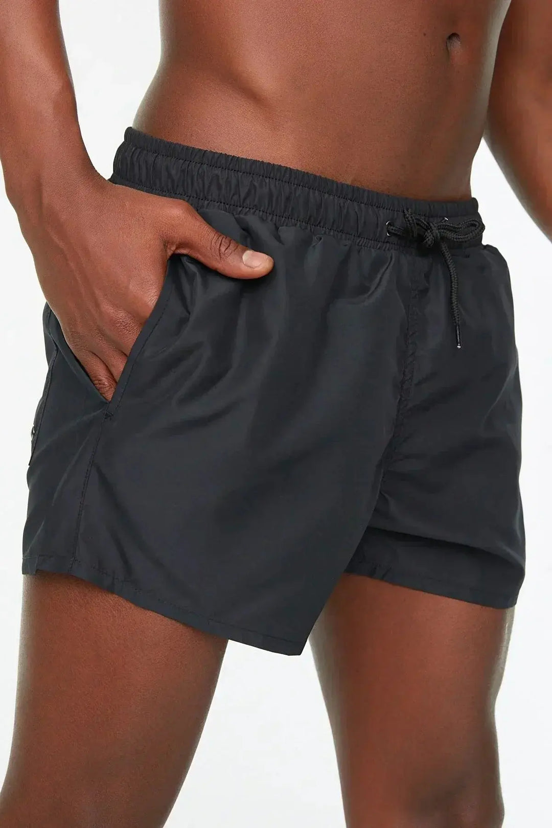 Stylische Herren Badeshorts in Grau für maximale Bewegungsfreiheit. Ideal als Schwimmshorts oder Freizeitshorts im Sommer.