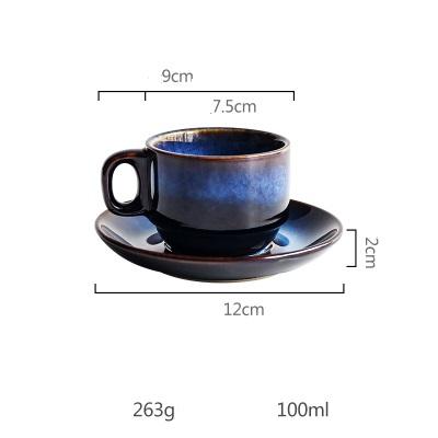 Blaue Keramiktasse mit einzigartigem Katzenaugen-Effekt. Perfekt für Kaffee oder Tee.