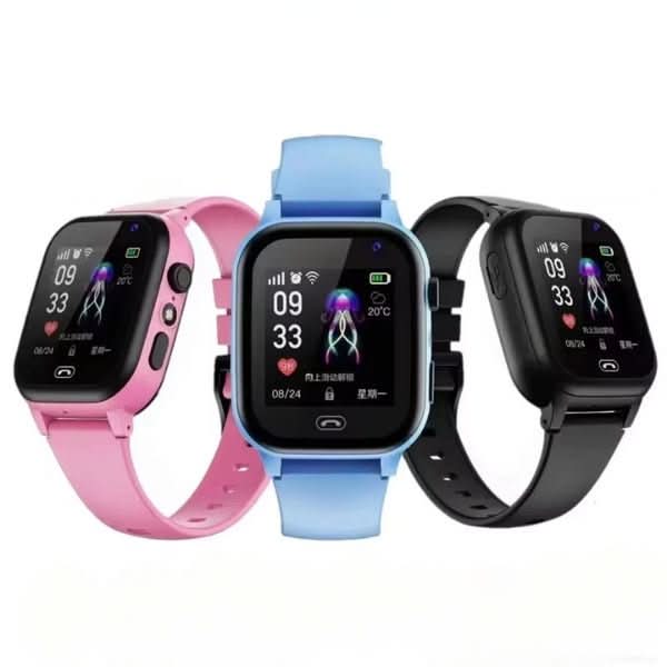 Glückliches Kind trägt rosa GPS Kinderuhr. Smartwatch mit Echtzeit-Tracking, Videoanruf & SOS-Funktion.