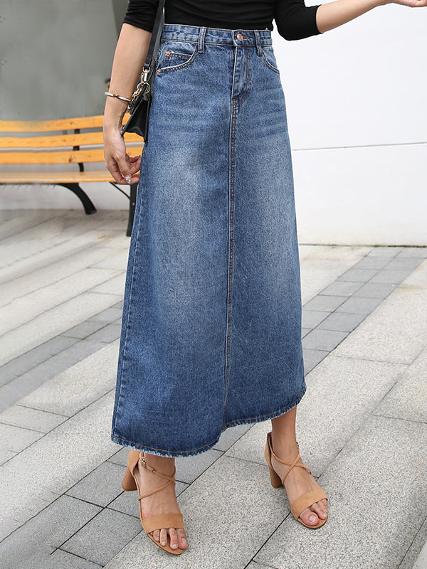 Eleganter langer Damenrock in Blau mit hoher Taille, Knopfleiste und praktischen Taschen. Vielseitiger A-Linien Rock.