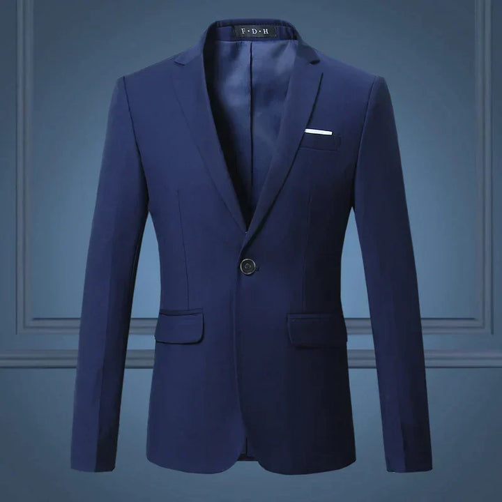 Detailansicht eines klassischen Herrenblazers, hochwertige Oberbekleidung für stilvolle Männer.