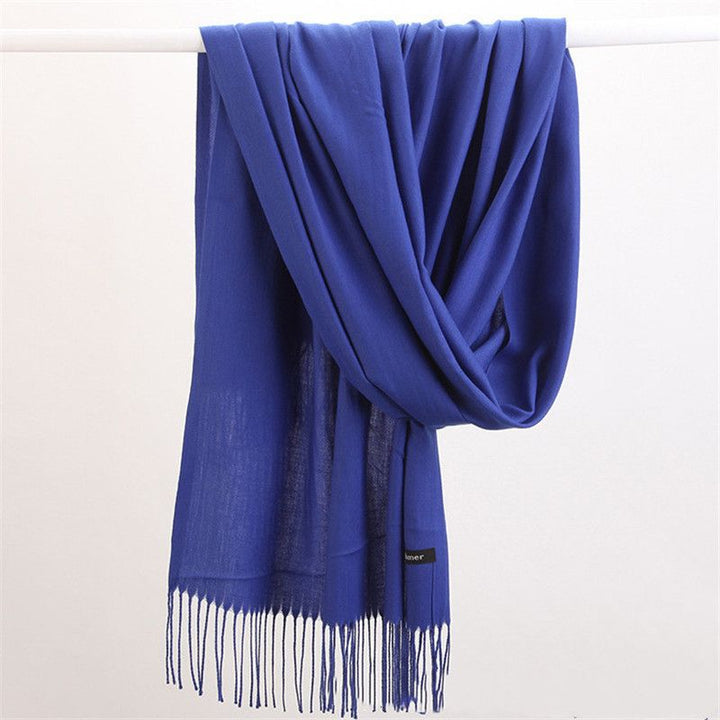 Luxuriöser Damen-Winterschal, weich & warm. Das ideale Accessoire für stilvolle Damen-Outfits.