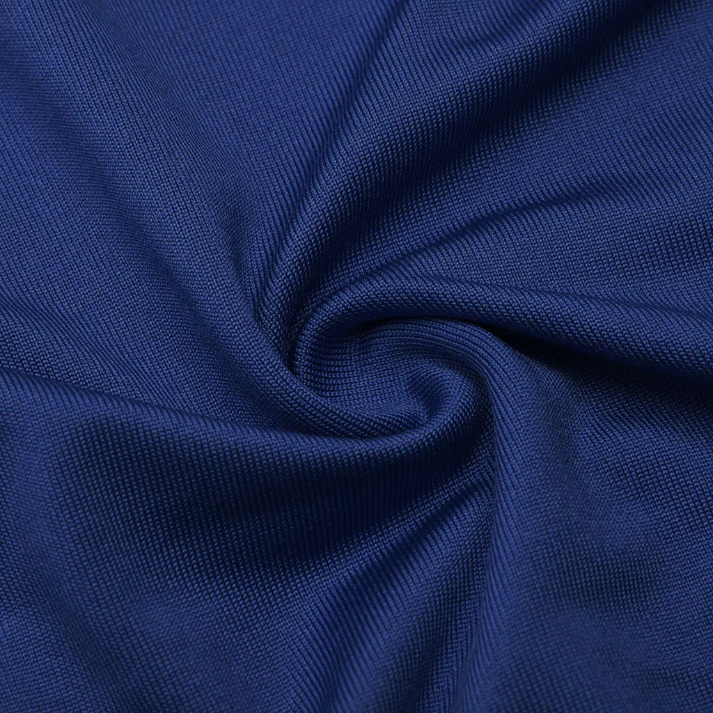 Stilvolles schulterfreies Paillettenkleid für Damen in Übergröße, perfekt für festliche Anlässe.