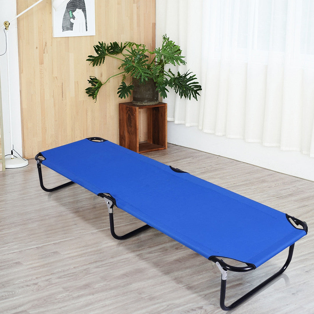 Blaues, tragbares Outdoor Klapp-Campingbett für Erwachsene, ideal für Reise & Freizeit.