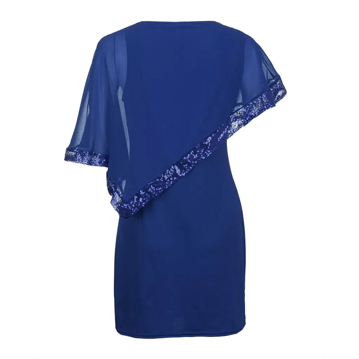 Nahaufnahme: Pailletten auf dem festlichen Abendkleid Übergröße, glänzend und von hoher Qualität.