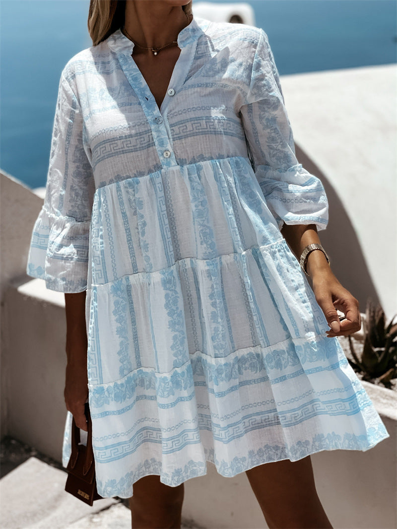 Leichter Damen Sommer-Freizeitkleid mit Rüschen und fröhlichem Allover-Muster.
