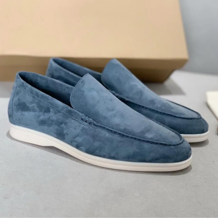 Bequeme Herrenschuhe: Zeitlose Loafers aus Leder für Komfort und Stil. Vielseitige Männerschuhe.