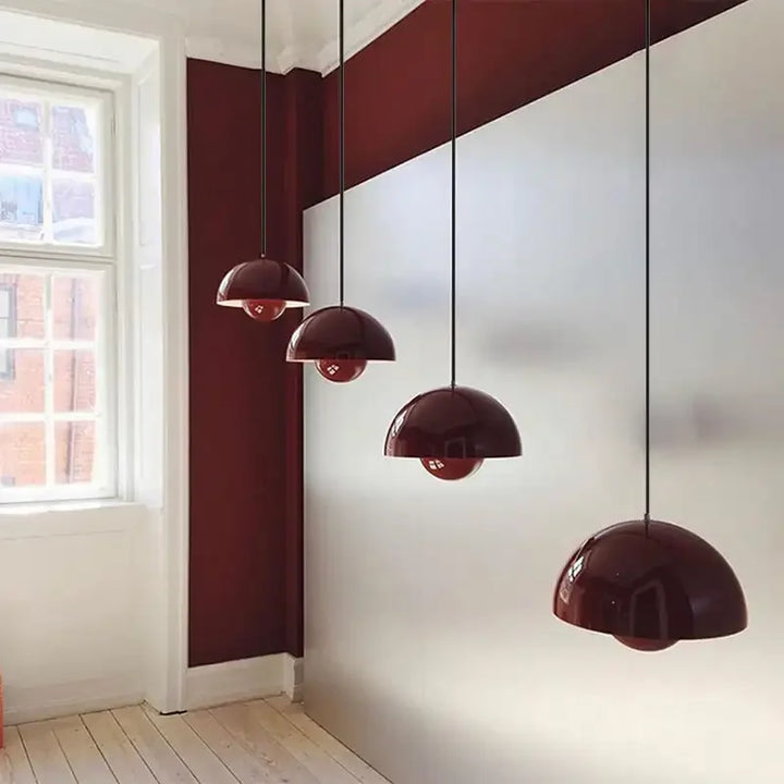 Blumen-Pendelleuchte im nordischen Design für Wohnzimmer, elegant aus Metall & Glas.
