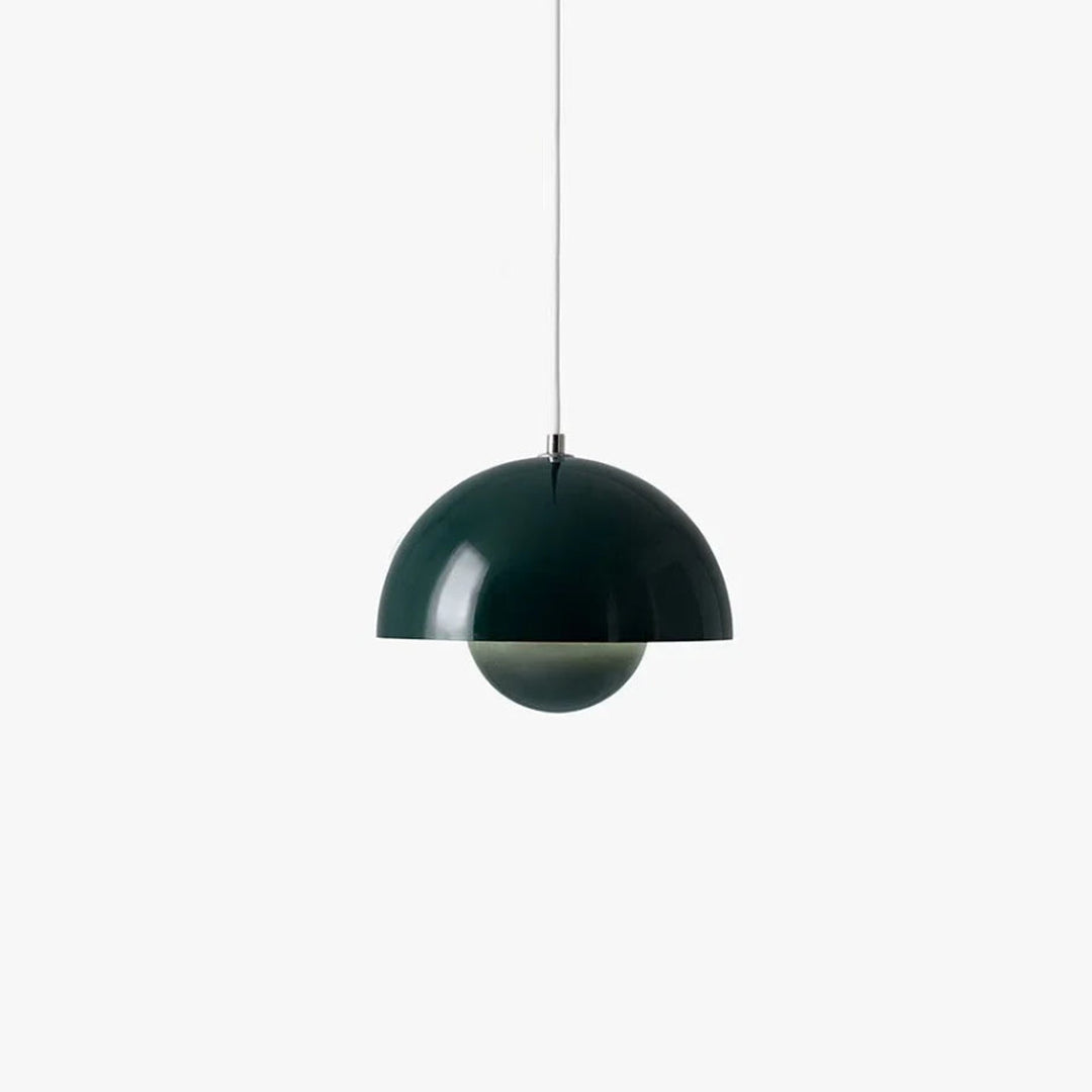 Ästhetische Blumen-Pendelleuchte aus farbigem Glas & Metall, skandinavische Eleganz für jede Decke.