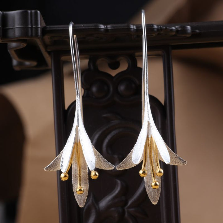 Lange Blumenohrringe aus 925er Sterlingsilber für Damen, elegant und funkelnd.