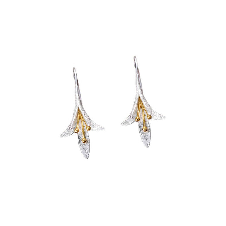 Funkelnde lange Blumenohrringe aus 925er Sterlingsilber mit feinen Details, hochwertiger Damenschmuck.