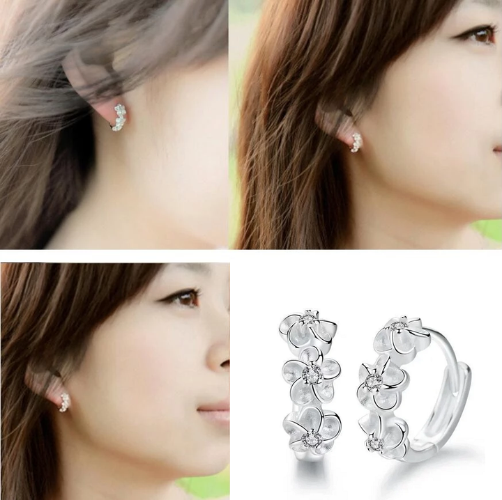 Verspielte doch elegante Damenohrringe aus Silber mit floralen Anhängern, vielseitig kombinierbar für jeden Stil.