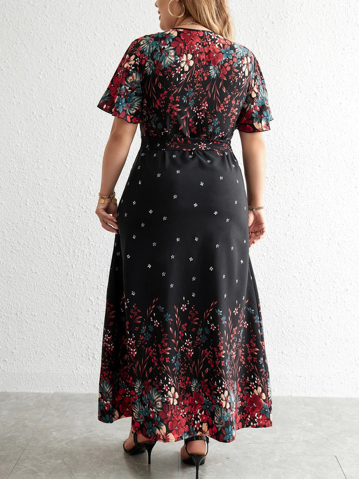 Detailliertes Blumenmuster auf fließendem Damen Maxikleid Übergröße, Kurzarm, Freizeitkleid für Herbst, elegant & bequem.