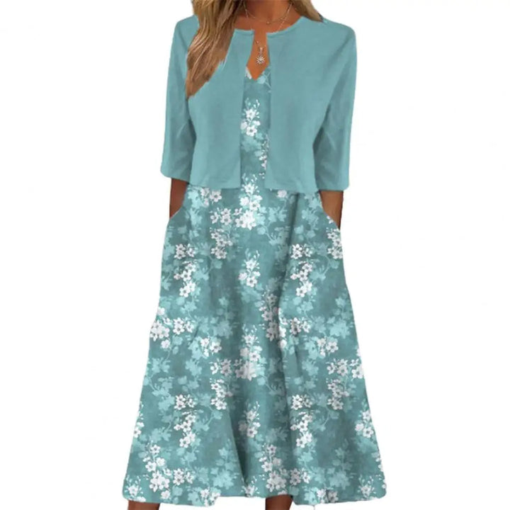 Modisches Damen Midikleid mit lebhaftem Blumenprint und Halbarm. Das bequeme Freizeitkleid verfügt über praktische Seitentaschen.