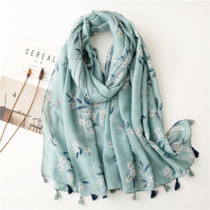 Eleganter Damen Herbstschal, warm und stilvoll, mit modischem Muster. Perfektes Accessoire für kühle Tage.