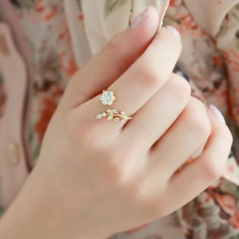 Spiritueller Damen Blumenring als Geschenkidee, symbolisiert Hoffnung und einen Neuanfang. Verstellbarer Schmuck.