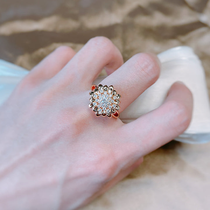 Stilvoller Damen Zirkon Ring in Roségold, ein edles Accessoire. Natürlicher Zirkonstein funkelt elegant.
