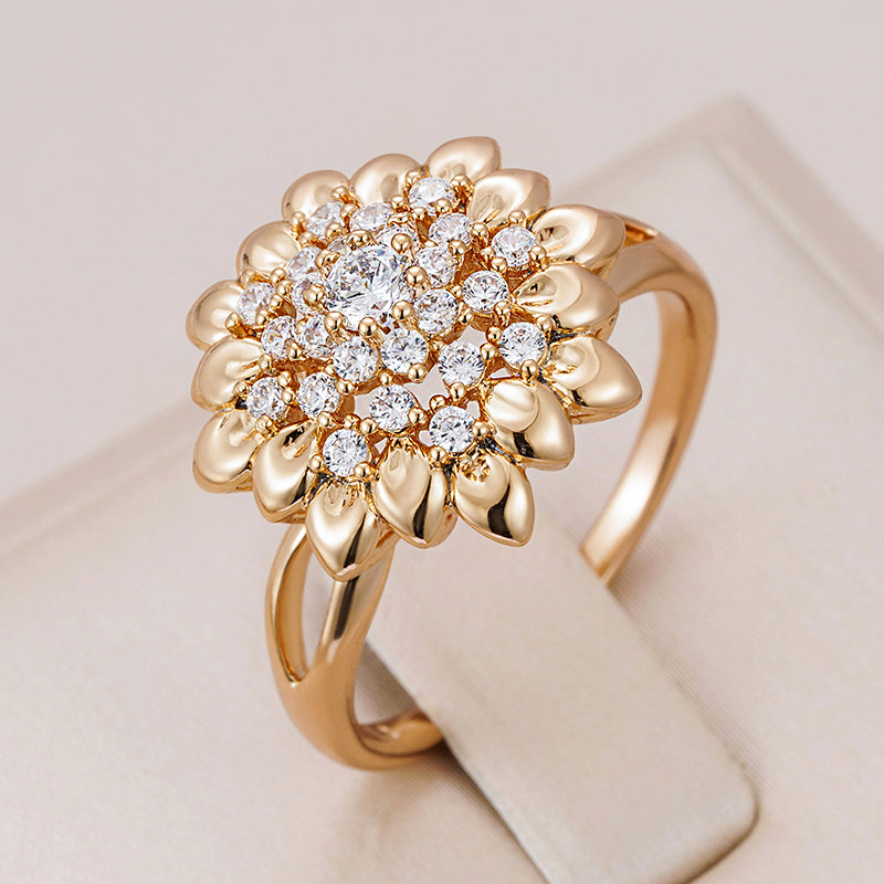 Damen Roségold Zirkon Ring mit zartem Blumen-Design. Edler Edelstahlschmuck, perfekt als Verlobungsgeschenk.
