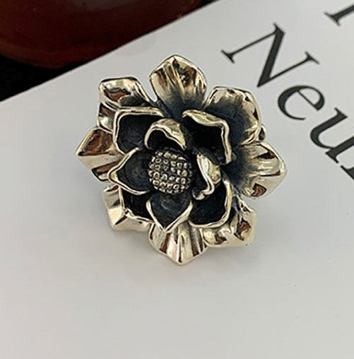 Damen Blumenring aus 925 Sterling Silber, verziert mit Zirkonia. Zeitlos eleganter und anpassbarer Schmuck.