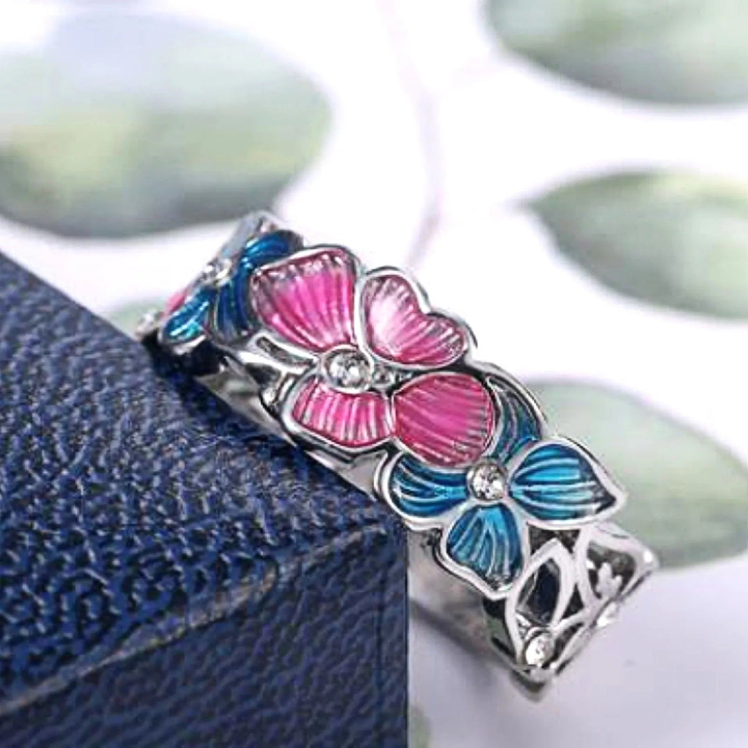Modischer Damen-Schmetterlingsring mit Emaille und Zirkonia, ein verspieltes Schmuckstück und Geschenk.