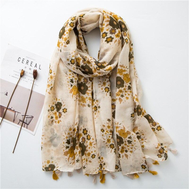 Stilvoller Damenschal für den Herbst, modisch und angenehm warm. Ein elegantes Accessoire für jeden Tag.